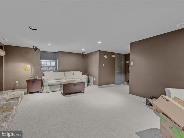 203 S GEORGE ST, Charles Town, WV 25414