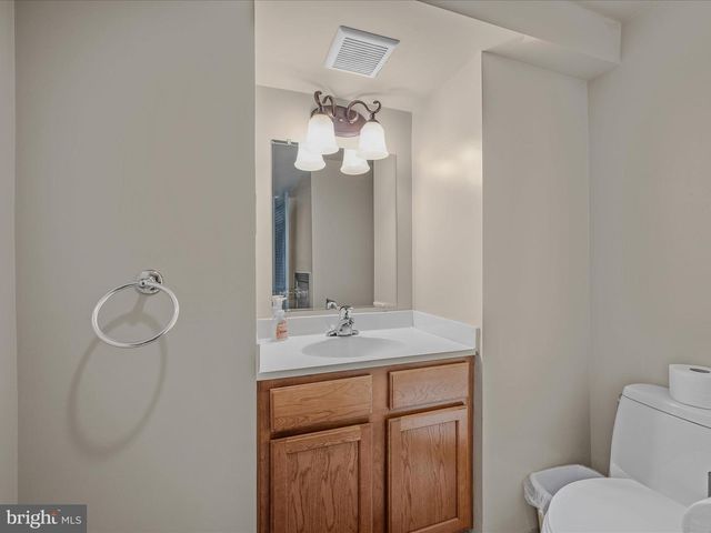 203 S GEORGE ST, Charles Town, WV 25414