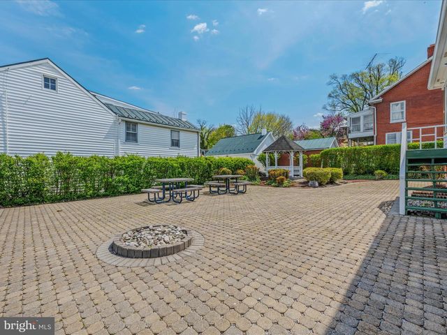 203 S GEORGE ST, Charles Town, WV 25414