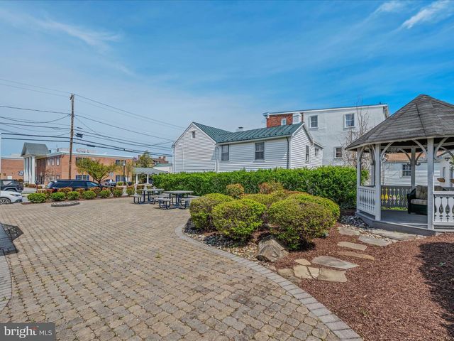 203 S GEORGE ST, Charles Town, WV 25414