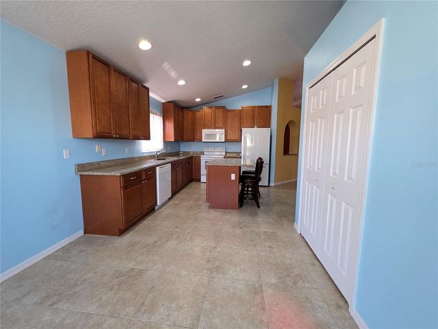 2076 NEWTOWN ROAD, Groveland, FL 34736