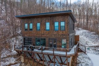 809 Chestnut Drive, Gatlinburg, TN 37738