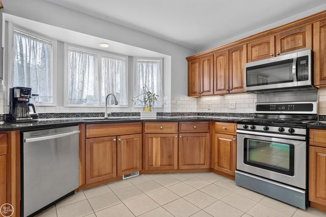 20415 Balmoral Drive, Macomb, MI 48044