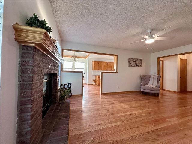 508 Quail Creek Drive, Odessa, MO 64076