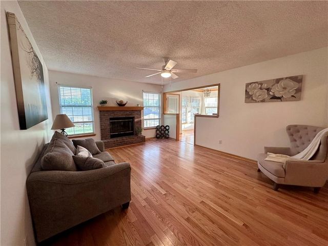508 Quail Creek Drive, Odessa, MO 64076