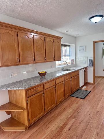 508 Quail Creek Drive, Odessa, MO 64076