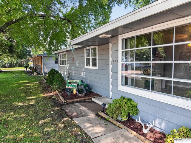 221 Voss Road, Grand Island, NE 68801