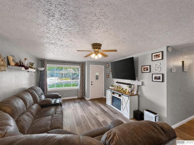 221 Voss Road, Grand Island, NE 68801