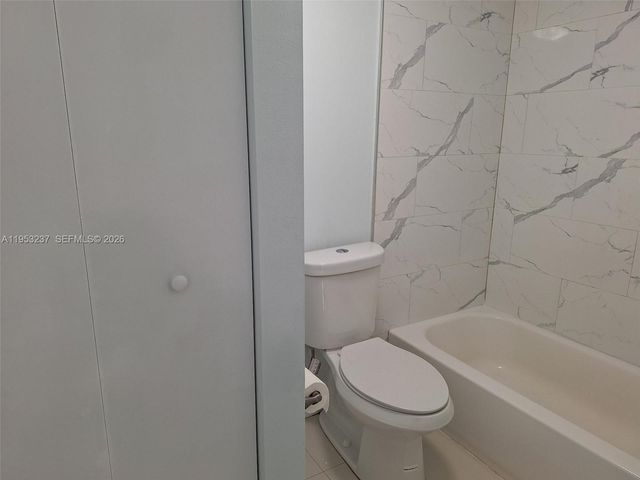 18810 NW 57th Ave 104, Hialeah, FL 33015