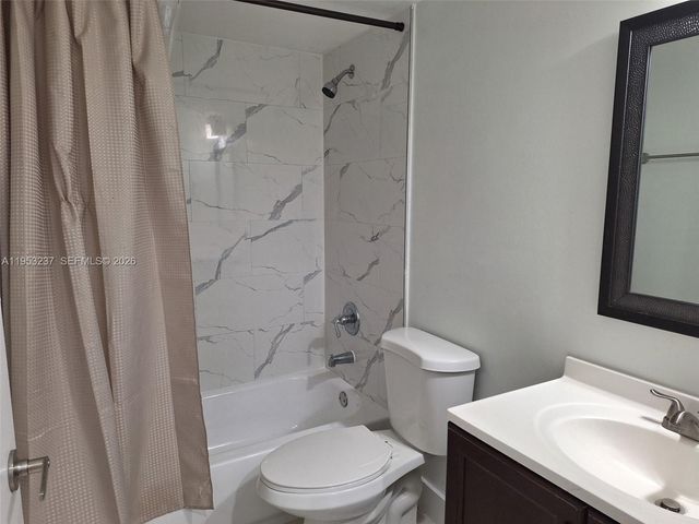 18810 NW 57th Ave 104, Hialeah, FL 33015