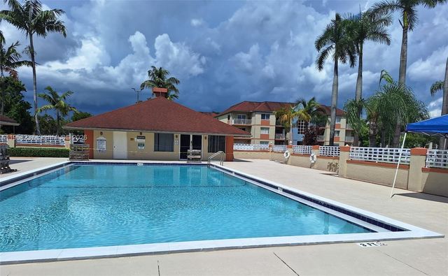 18810 NW 57th Ave 104, Hialeah, FL 33015