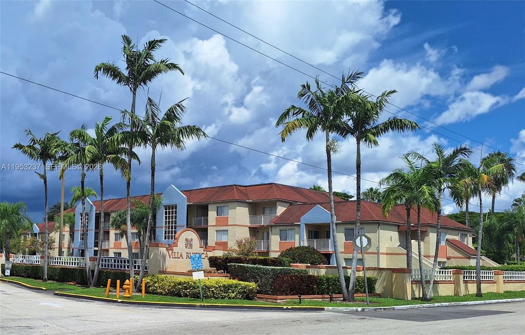 18810 NW 57th Ave 104, Hialeah, FL 33015