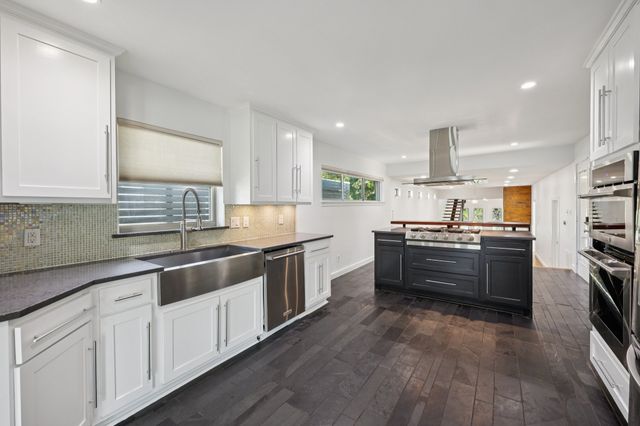 9918 Coldwater Circle, Dallas, TX 75228