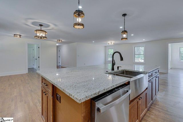 1041 Motlow School Road, Campobello, SC 29322