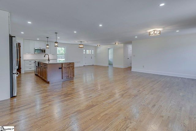 1041 Motlow School Road, Campobello, SC 29322