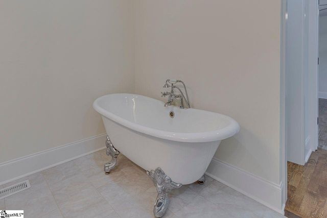 1041 Motlow School Road, Campobello, SC 29322