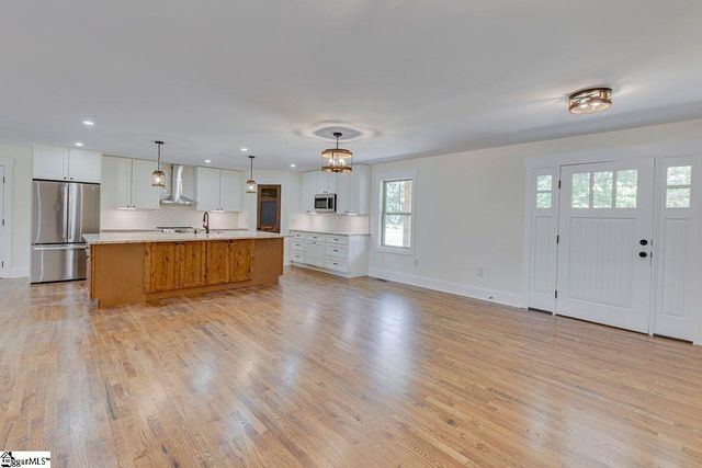 1041 Motlow School Road, Campobello, SC 29322