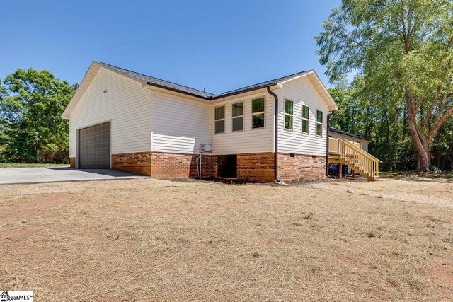 1041 Motlow School Road, Campobello, SC 29322