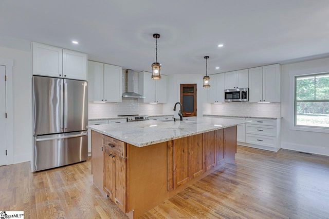 1041 Motlow School Road, Campobello, SC 29322