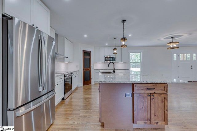 1041 Motlow School Road, Campobello, SC 29322