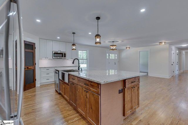 1041 Motlow School Road, Campobello, SC 29322