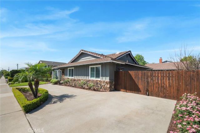 840 S Yorba, Orange, CA 92869