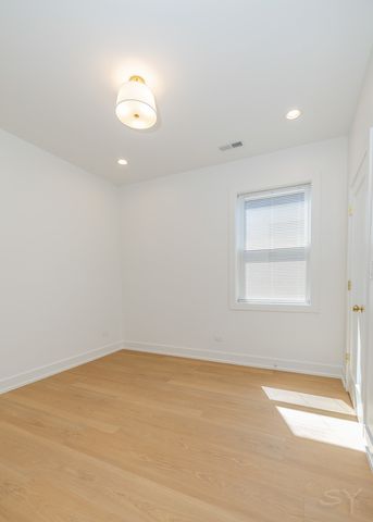 6044 S Eberhart Avenue, Chicago, IL 60637