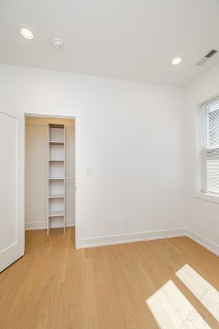 6044 S Eberhart Avenue, Chicago, IL 60637