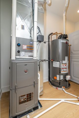 6044 S Eberhart Avenue, Chicago, IL 60637