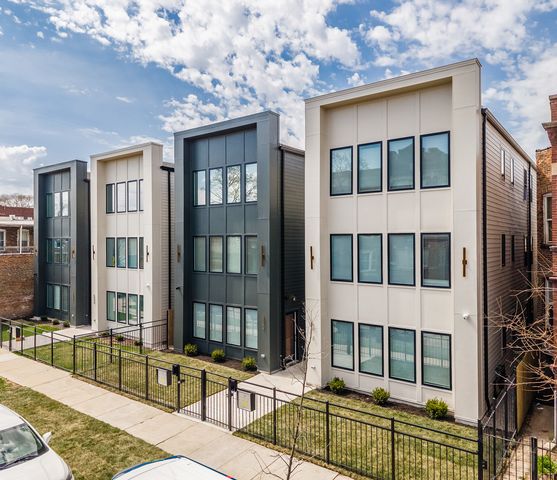 6044 S Eberhart Avenue, Chicago, IL 60637