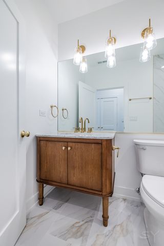 6044 S Eberhart Avenue, Chicago, IL 60637