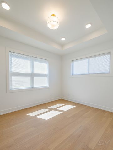 6044 S Eberhart Avenue, Chicago, IL 60637