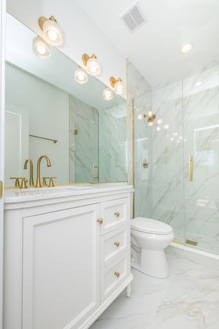 6044 S Eberhart Avenue, Chicago, IL 60637