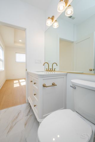 6044 S Eberhart Avenue, Chicago, IL 60637