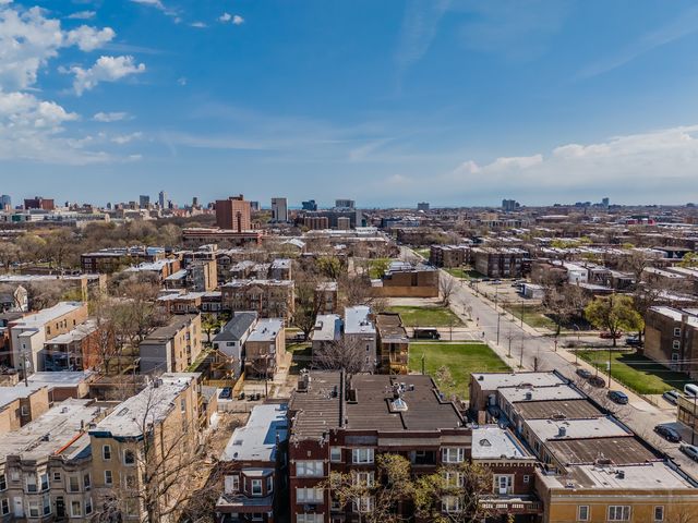 6044 S Eberhart Avenue, Chicago, IL 60637