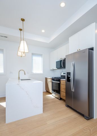 6044 S Eberhart Avenue, Chicago, IL 60637