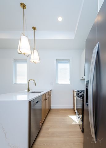 6044 S Eberhart Avenue, Chicago, IL 60637