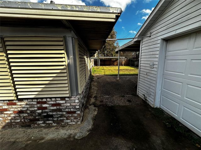 903 Elmwood Drive, Baytown, TX 77520