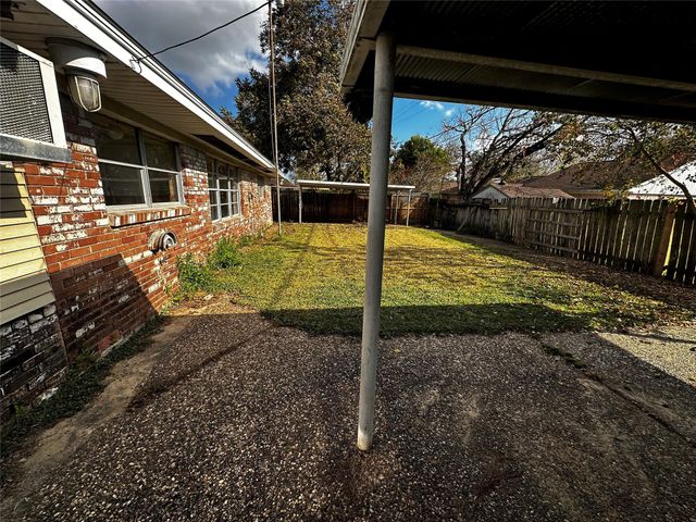 903 Elmwood Drive, Baytown, TX 77520