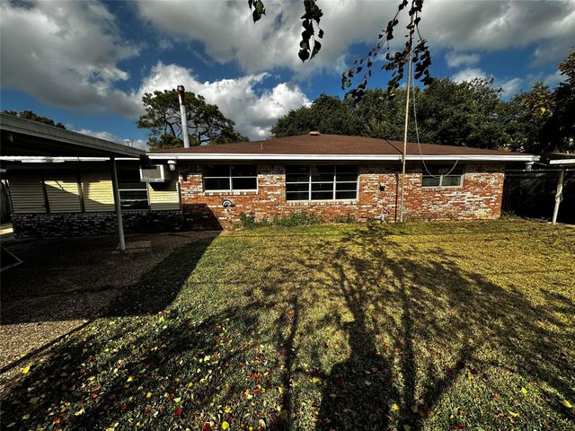 903 Elmwood Drive, Baytown, TX 77520