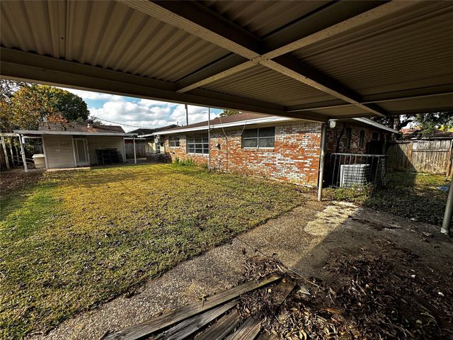 903 Elmwood Drive, Baytown, TX 77520