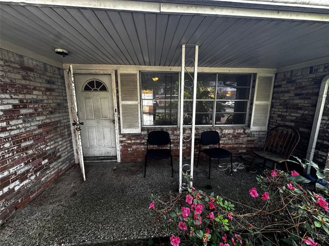 903 Elmwood Drive, Baytown, TX 77520