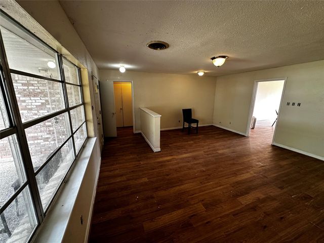 903 Elmwood Drive, Baytown, TX 77520