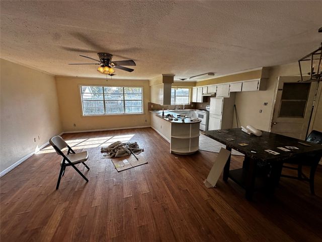 903 Elmwood Drive, Baytown, TX 77520