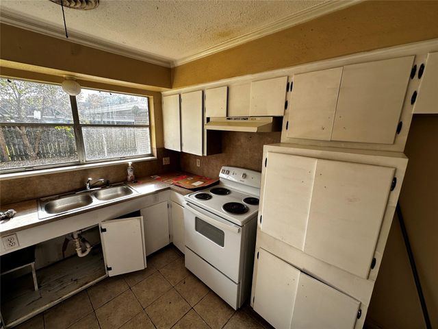 903 Elmwood Drive, Baytown, TX 77520