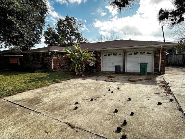 903 Elmwood Drive, Baytown, TX 77520