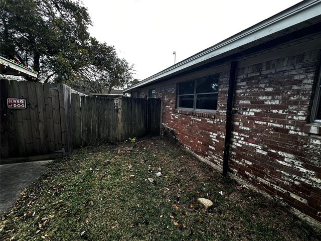 903 Elmwood Drive, Baytown, TX 77520