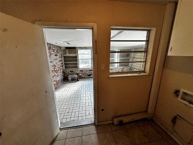 903 Elmwood Drive, Baytown, TX 77520