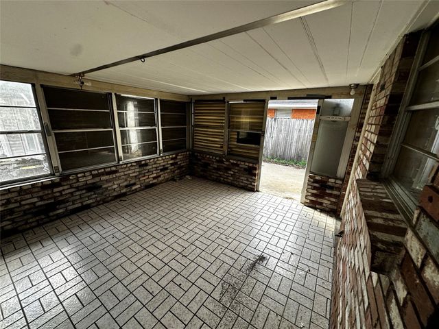 903 Elmwood Drive, Baytown, TX 77520