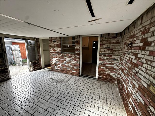 903 Elmwood Drive, Baytown, TX 77520